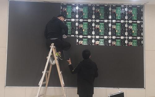 小间距LED显示屏有哪些优势